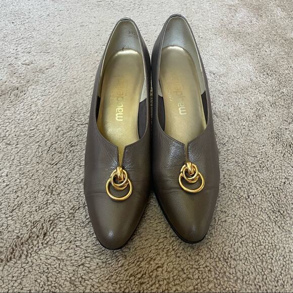 Vintage Taupe Leather Flats 80s Gold Ring Hardware Pointed Toe Retro Classic - Picture 2 of 12
